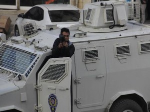 Hakkari'de iki kişi gözaltına alındı