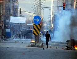 Yüksekova'da Yetişkin gerginliği