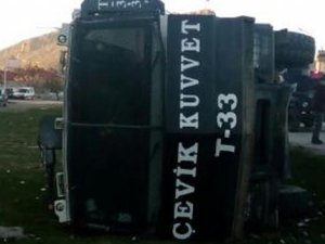 Çukura çarpan TOMA yan yattı