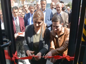 Hakkari belediyesi' nin yeni halk otobüsleri hizmete girdi