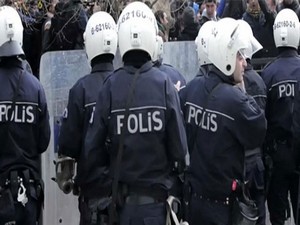 85 polis'ten 27'si tutuklandı