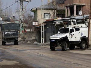 Van'da Polise Roketatarlı Saldırı: Bir Korucu Yaralı