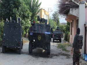 Cizre'de patlama 2 yaralı