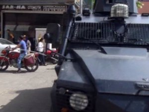 3'ü ölü, 4 canlı bomba ele geçirildi