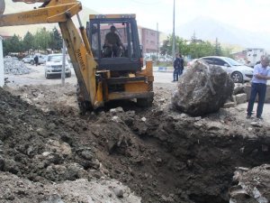 Hakkari'de yol çalışmaları başladı