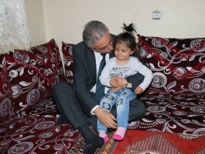 Hakkari'nin Valisi Toprak halkın ayağına gitti