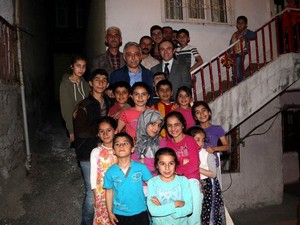 Vali Toprak ev ziyaretlerini sürdürüyor