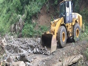 Sel Nedeniyle Köy Yolları Ulaşıma Kapandı