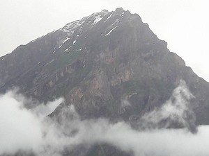 Hazarin ayında Sümbül Dağına kar yağdı