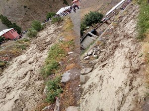 Hakkari Dez deresinde taş ve çamur aktı