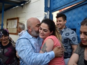 Kocasını öldüren kadın serbest bırakıldı