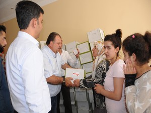 CHP Hakkari'de binlerce aileyi sevindirdi