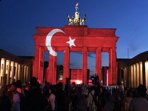 Almanlar ay yıldızla terörü kınadı