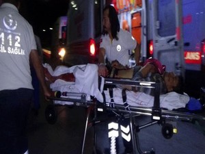 Afganistan bayrağını PKK bayrağı zannedip 4 kişiye saldırdılar