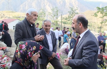 Hakkari'de mezarlıklar ziyaret edildi