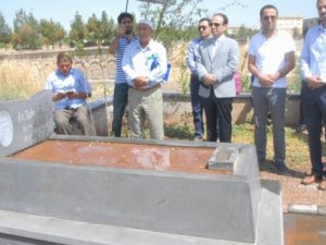 Elçi mezarı başında anıldı