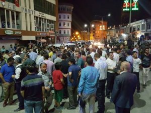 Serhat şehrimiz Hakkari darbecilere karşı ayakta idi