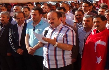 Hakkari’de darbeye karşı gıyabi cenaze namazı kılındı