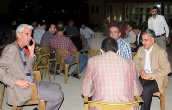 Hakkari’de ‘Demokrasi’ için oturma eylemi başlatıldı