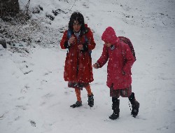Hakkari yeni yılı karla karşıladı