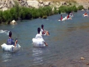 Beytüşşebap'lı çocukların serinleme keyfi