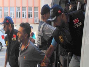 "Üs İmamı", Şort ve Sandaletle Adliyede