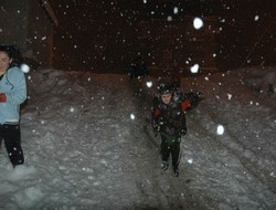 Yeni yılı dam temizleyerek geçirdiler