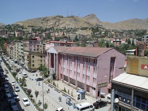 Hakkari'deki ev baskınlarında 6 kişi gözaltına alındı