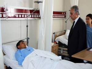 Vali Toprak yaralı askerleri ziyaret etti