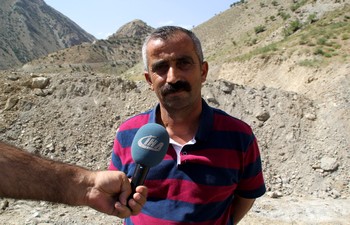 Hendekler kazılınca köylüler mahsur kaldı