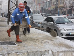 Yüksekova donuyor..