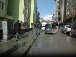 Hakkari'de buzlar çözülüyor