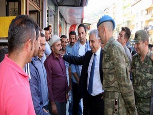 Vali Toprak: Halkla kaynaştı