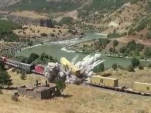 Yük trenine bombalı saldırı!