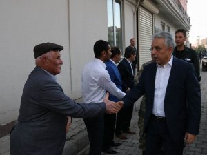 Vali Toprak, halkla bayramlaştı