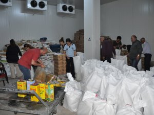 Yüksekova'ya yönelik yardımlar sürüyor