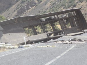 Karayolundaki tır kazalara davetiye çıkarıyor