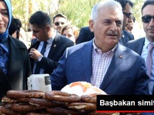 Başbakan Yıldırım, Simit Dağıttı
