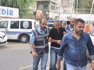 O soyguncu polis çıktı