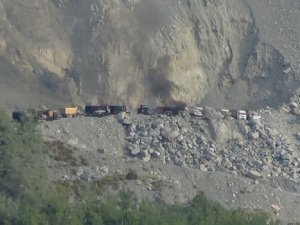 İş makineleri ateşe verildi