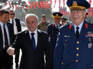 Toprağa Gömülü Uçaklar Konusu Asparagas