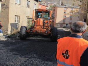 Hakkari'deki şehir içi yollar asfaltlanıyor