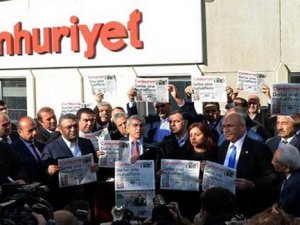 Operasyon Cumhuriyet'in Yazar kadrosuna değil