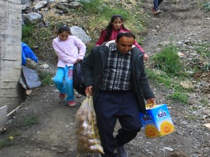 Hakkari’de 50 hanelik mahalle 20 yıldır yol bekliyor