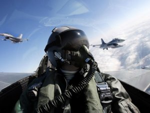 Operasyonlarda 20 pilot tutuklandı