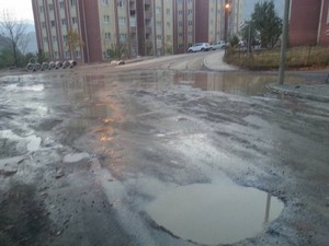 Hakkari Tekser  yolu sular altında kaldı