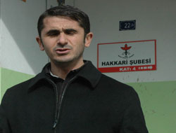 Hakkari İHD iki dilli tabela astı