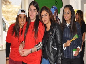 Gönüllü gençler sınıflara ayrı bir görünüm kattı