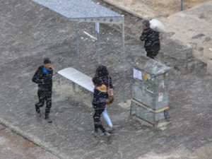 Hakkari’de beklenen kar yağışı başladı