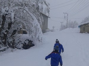 Hakkari’de 13 köy, 40 mezra yolu ulaşıma kapandı